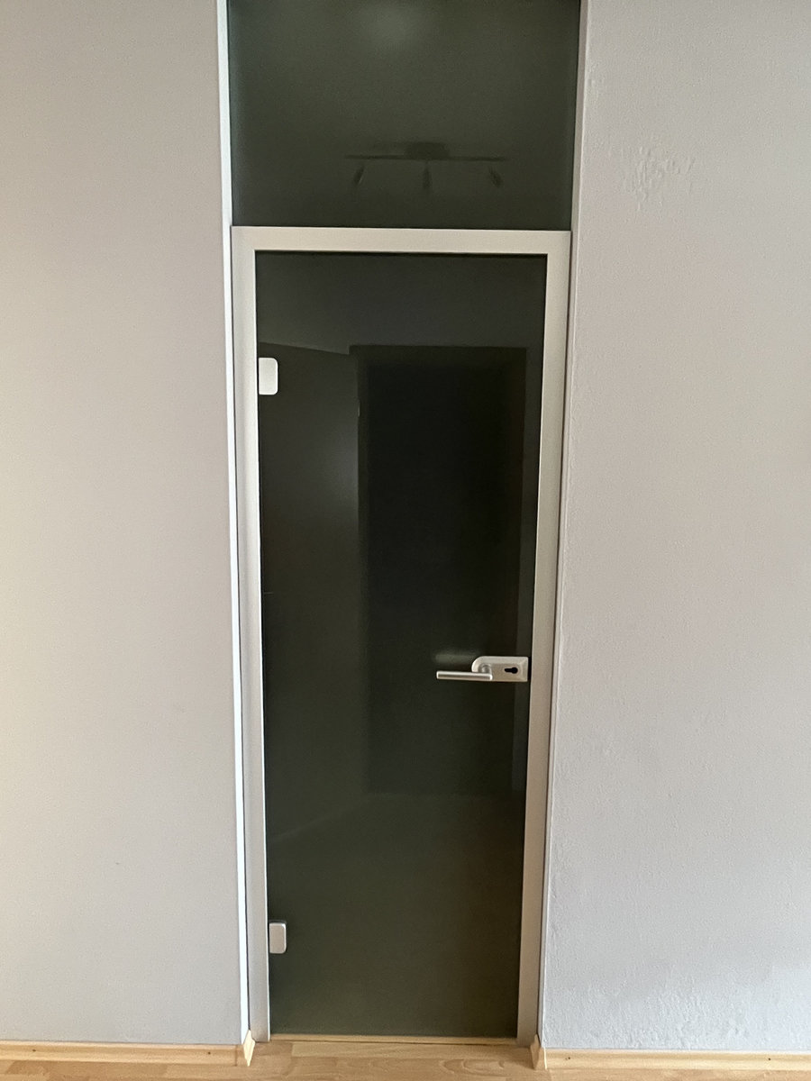 Sklenené deliace riešenie pre interiér